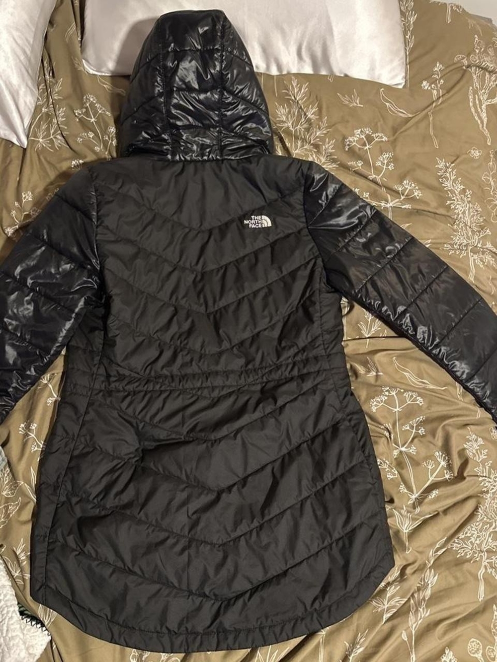 The North Face Women's Black Hooded Quilted Puffer Jacket - Picture 2 of 3